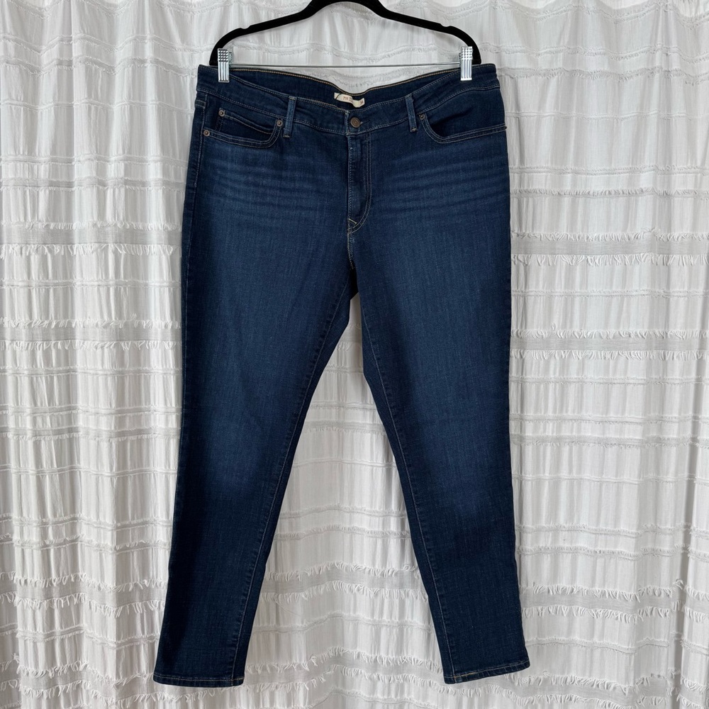 NWOT - Levi’s 711 Skinny Jeans - Size 34